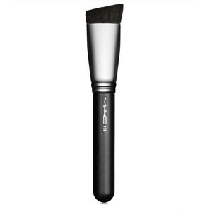 MAC 196 Slanted flat top foundation brush